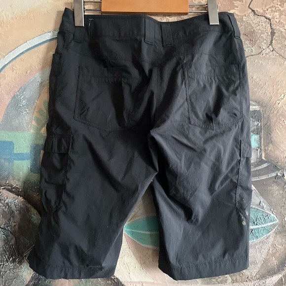 ARC’TERYX Black Women’s Cargo Shorts size 4 - Picture 7 of 11